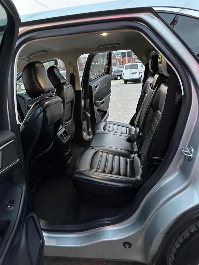 2023 Ford Edge SEL photo
