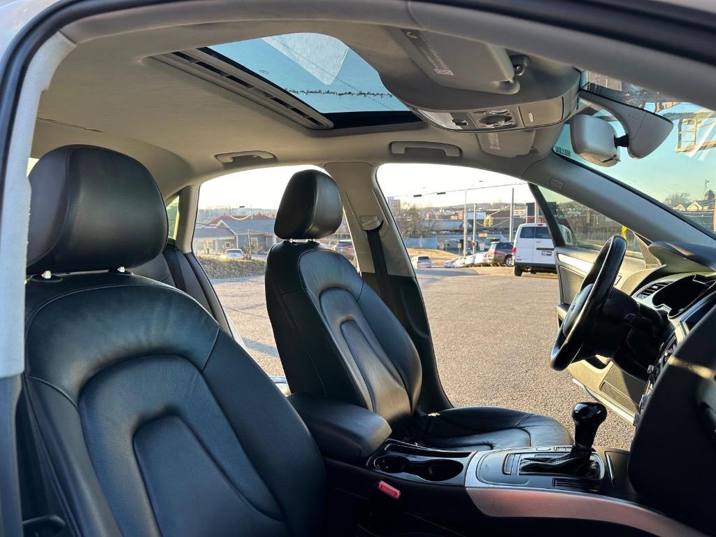 2016 Audi A4 Premium photo