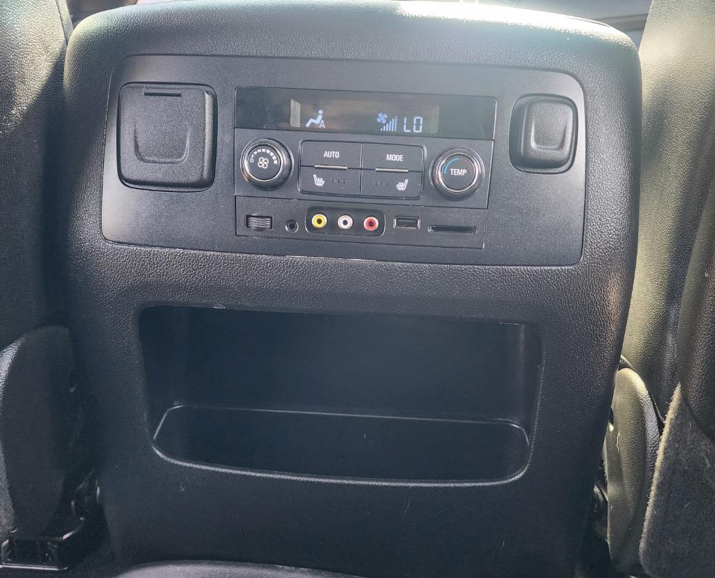 2016 GMC Yukon XL 1500 SLT photo
