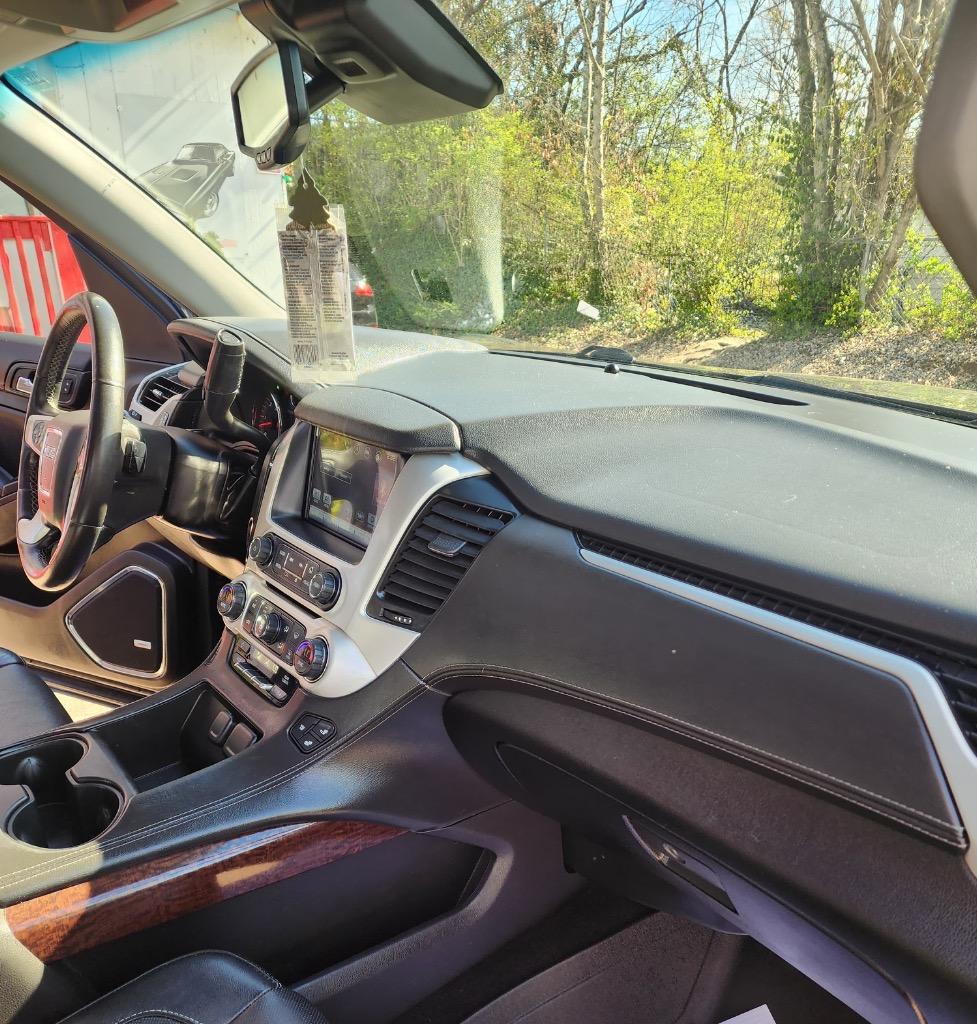 2016 GMC Yukon XL 1500 SLT photo