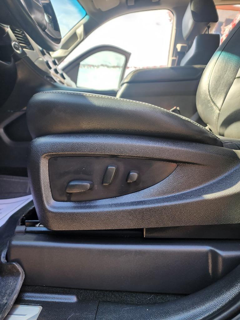 2016 GMC Yukon XL 1500 SLT photo