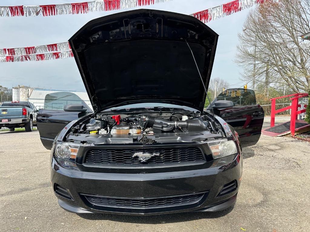 2012 Ford Mustang V6 photo