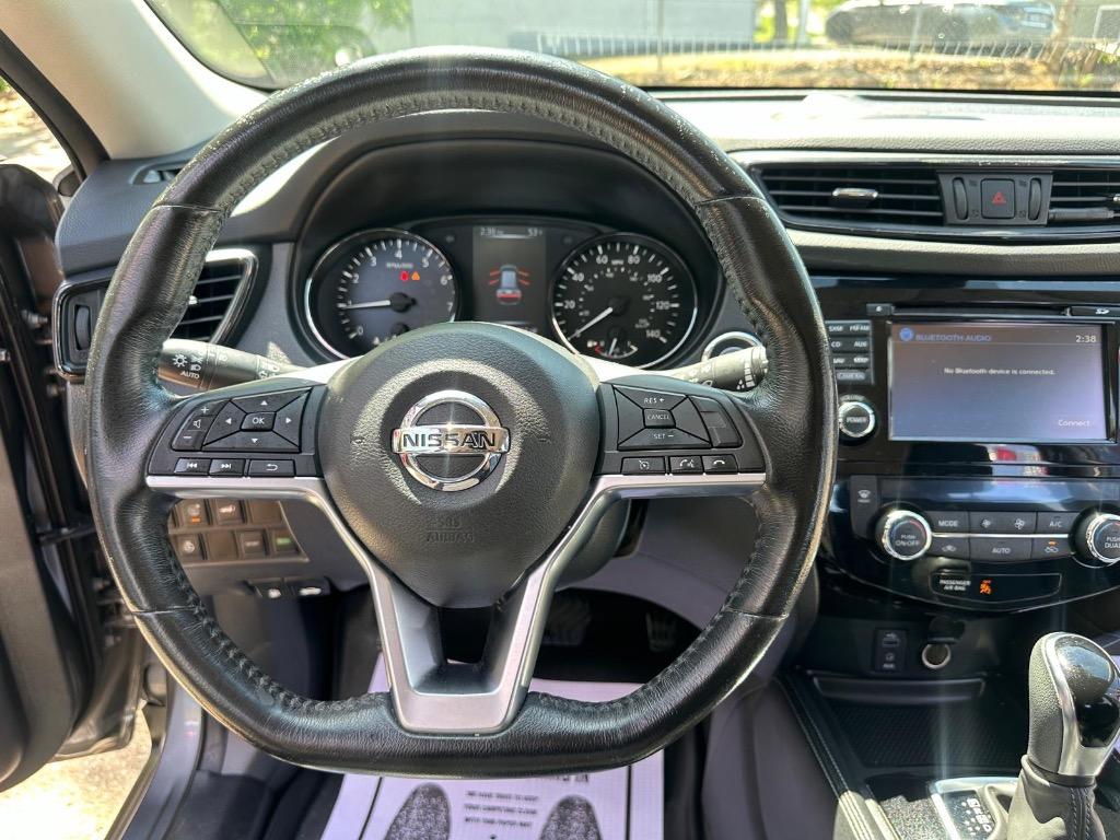 2017 Nissan Rogue SL photo