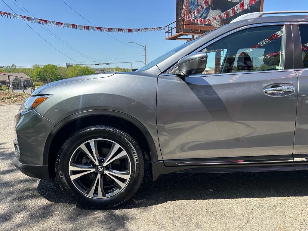2017 Nissan Rogue SL photo