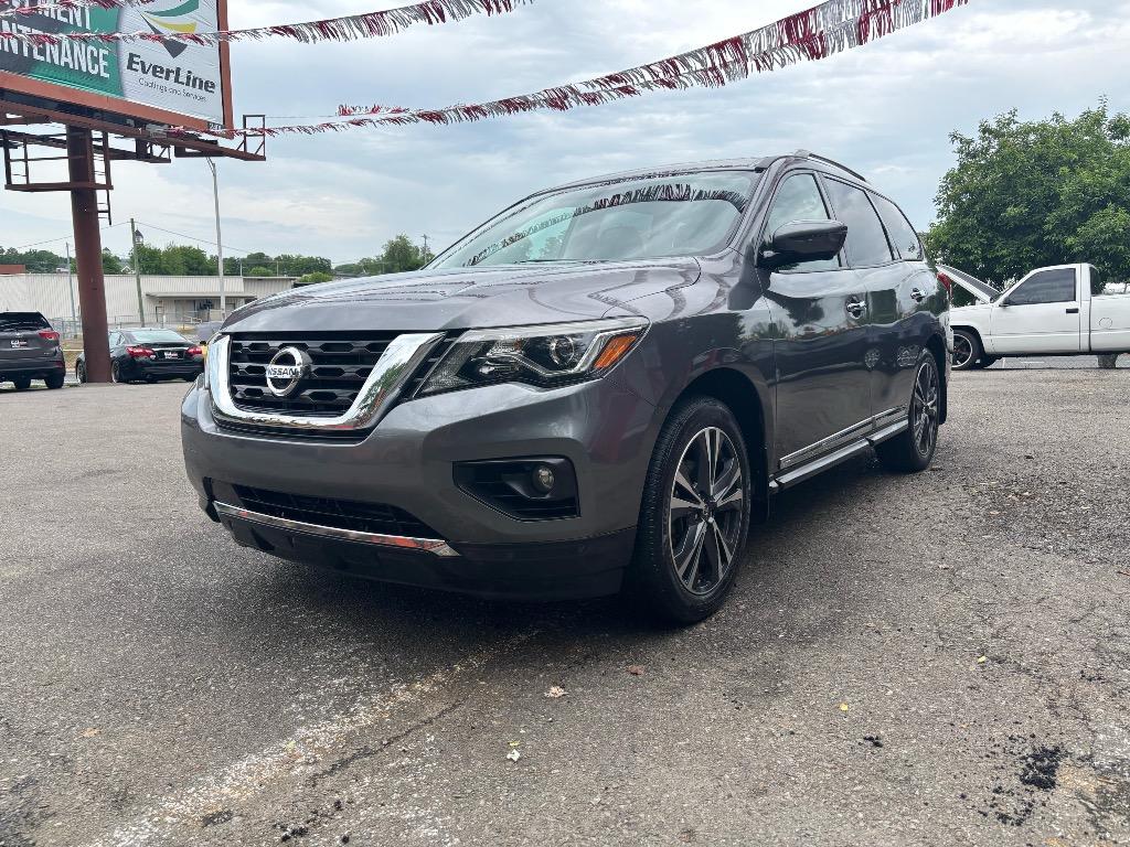 2017 Nissan Pathfinder Platinum photo