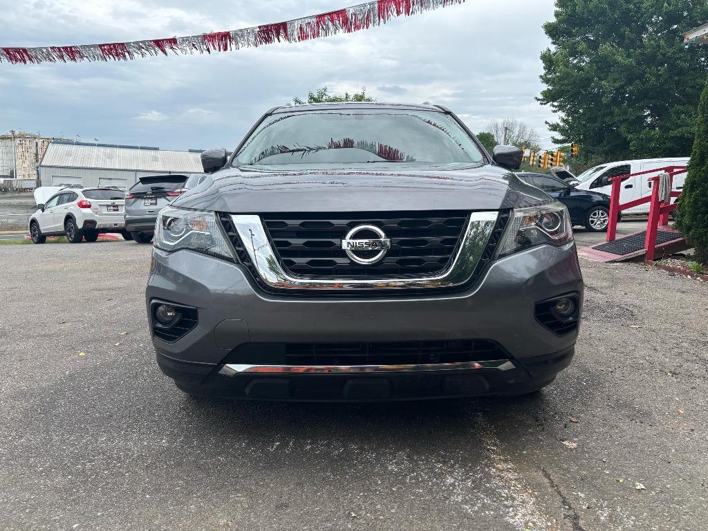 2017 Nissan Pathfinder Platinum photo