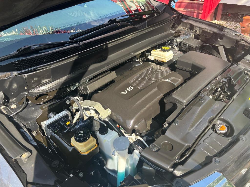 2017 Nissan Pathfinder Platinum photo
