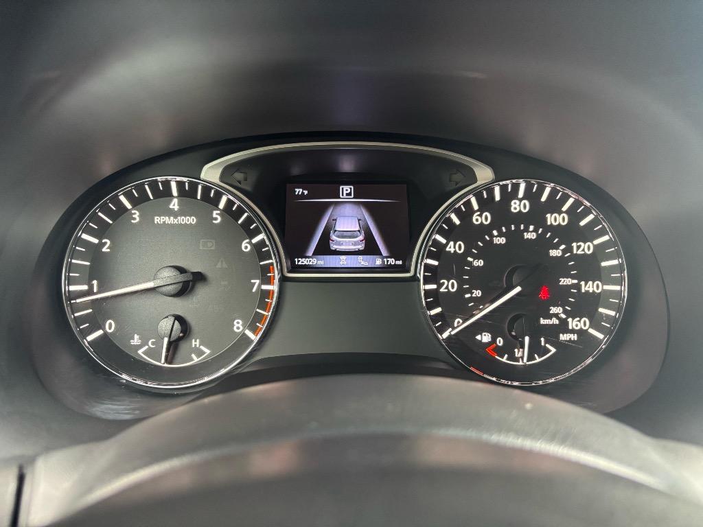 2017 Nissan Pathfinder Platinum photo