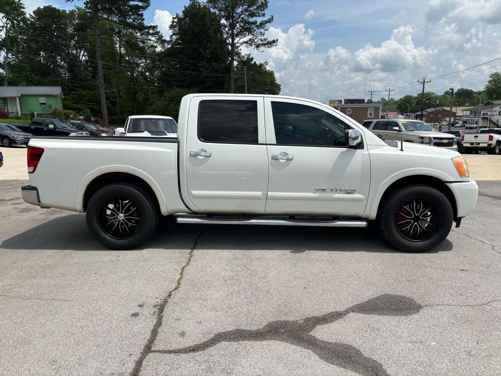 2014 Nissan Titan SV photo