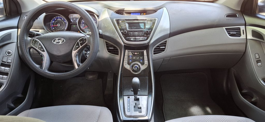 2013 Hyundai Elantra GLS photo
