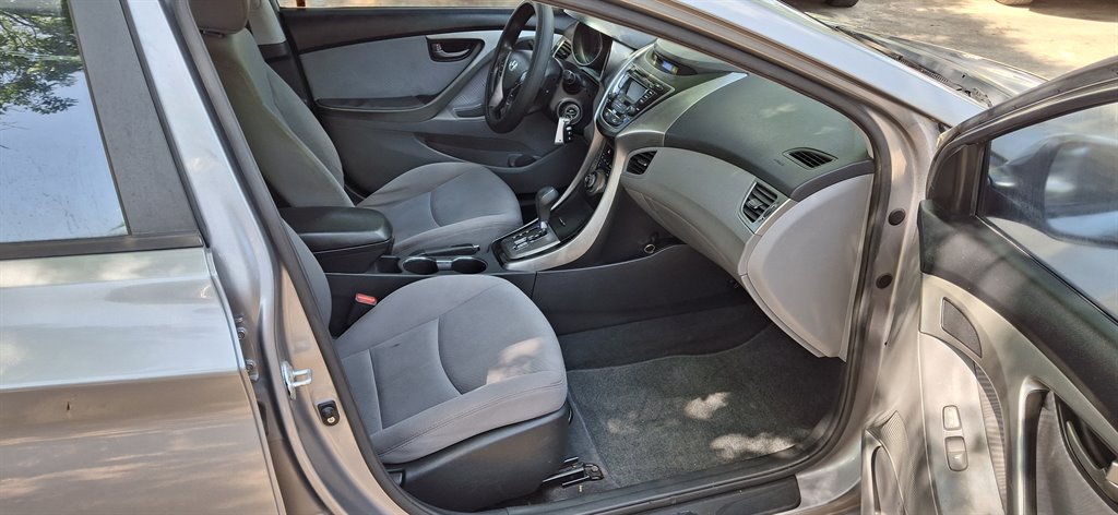 2013 Hyundai Elantra GLS photo