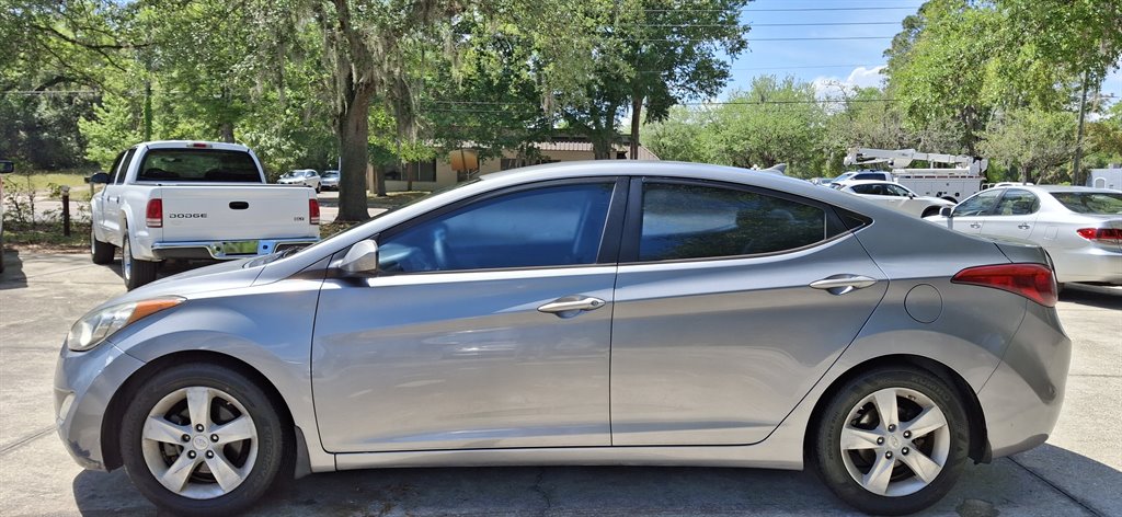 2013 Hyundai Elantra GLS photo