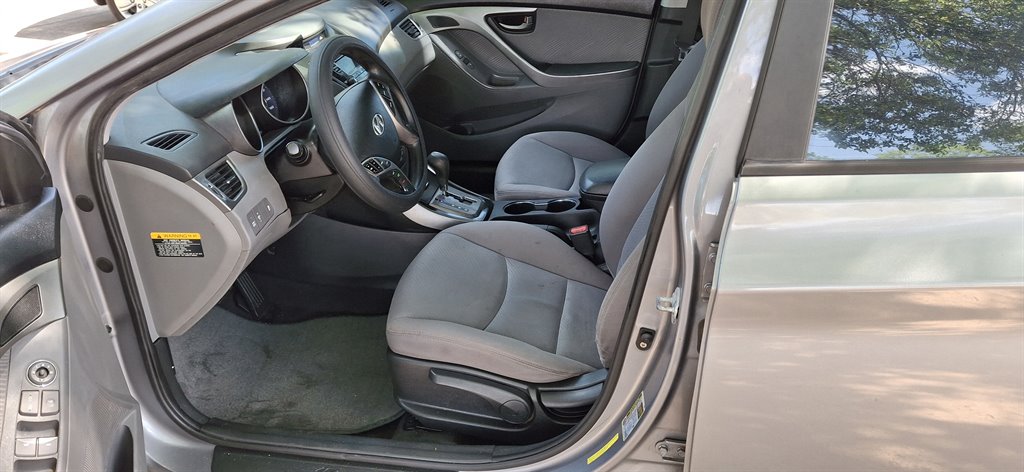 2013 Hyundai Elantra GLS photo