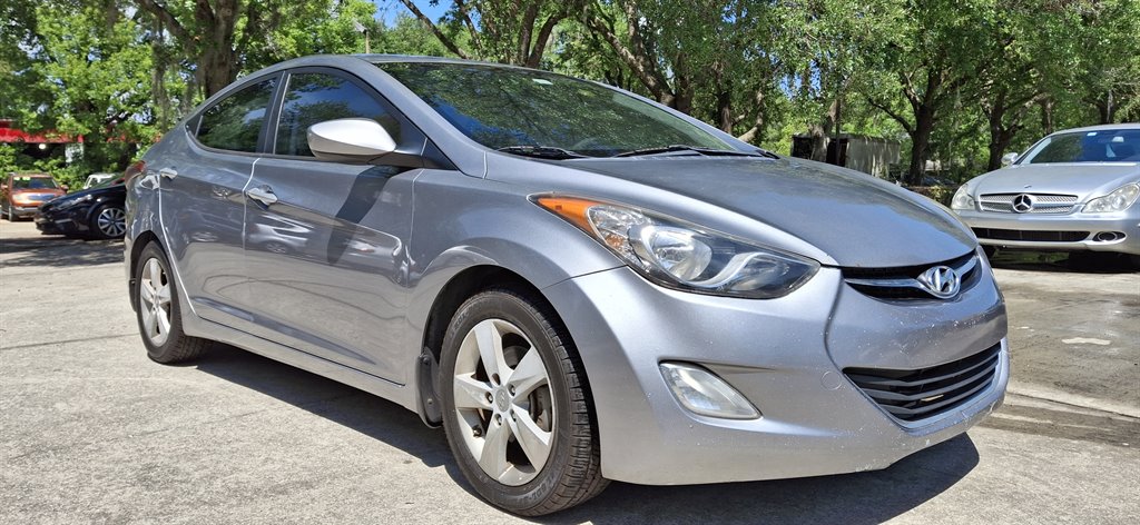 2013 Hyundai Elantra GLS photo