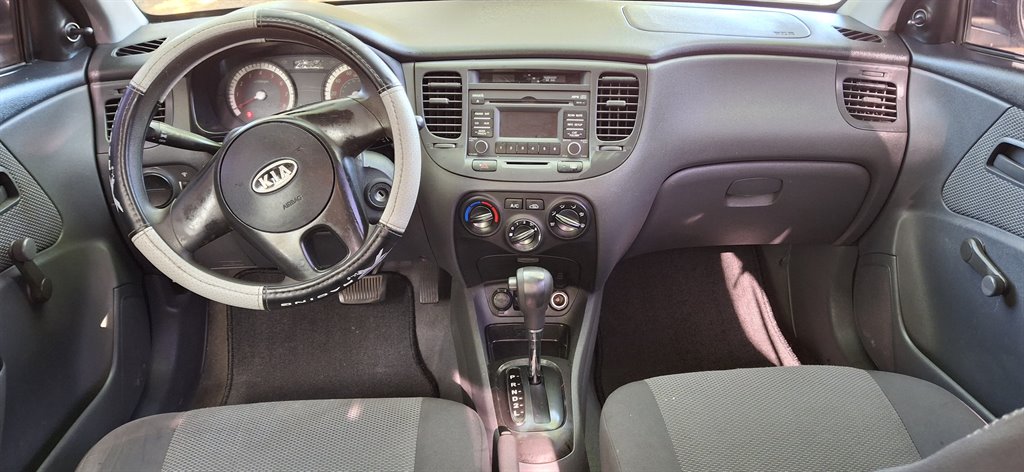 2010 Kia Rio photo