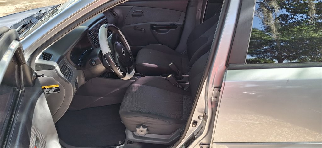 2010 Kia Rio photo