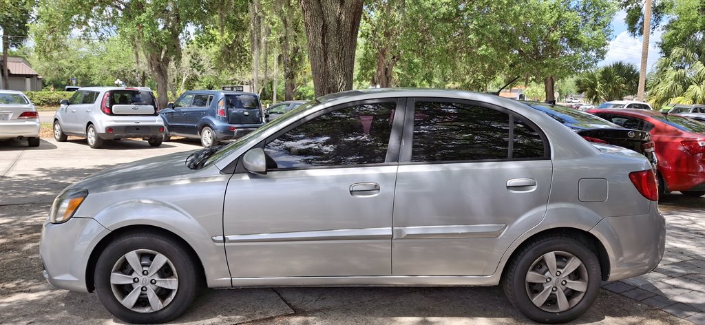 2010 Kia Rio photo