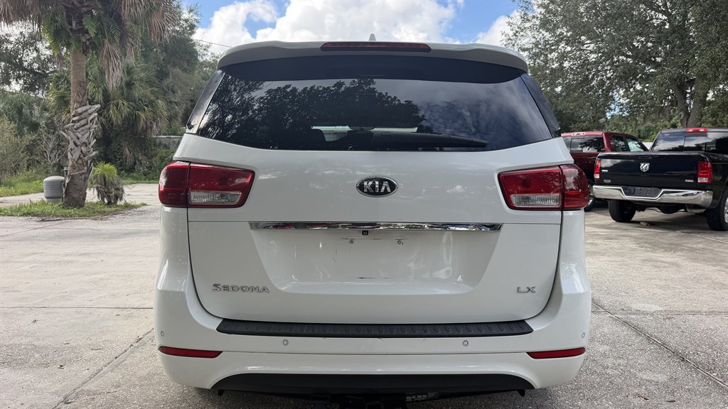 2016 Kia Sedona - $7,995
