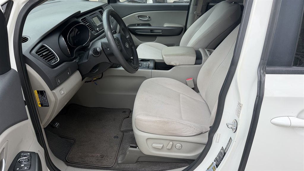 2016 Kia Sedona - $7,995