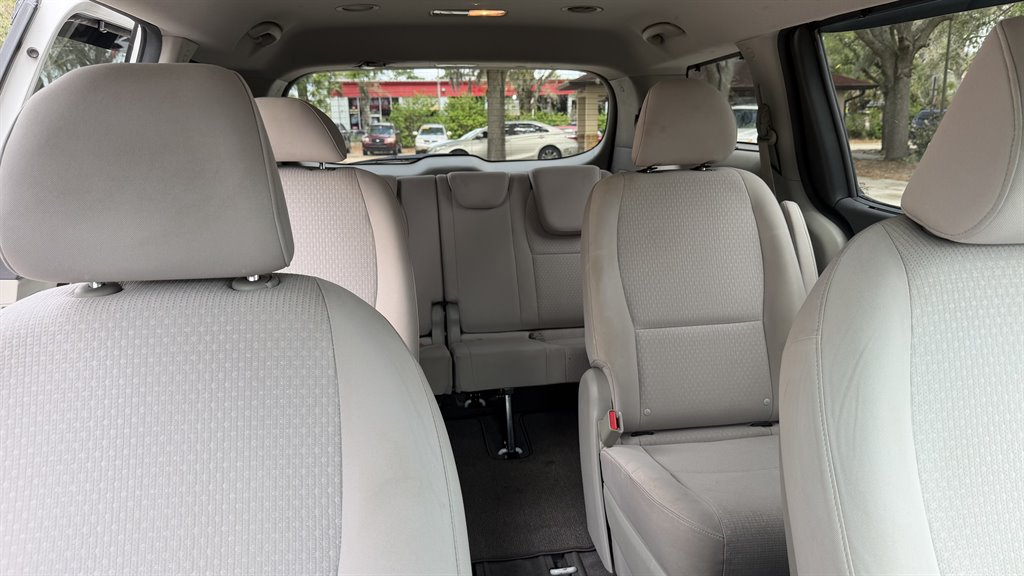 2016 Kia Sedona - $7,995