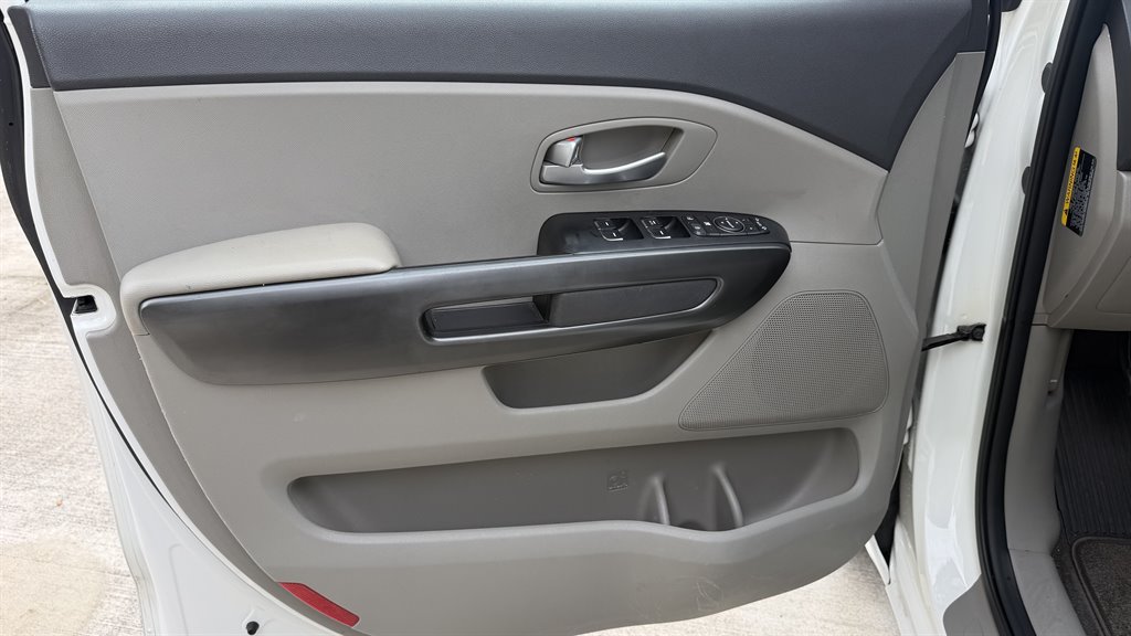 2016 Kia Sedona - $7,995