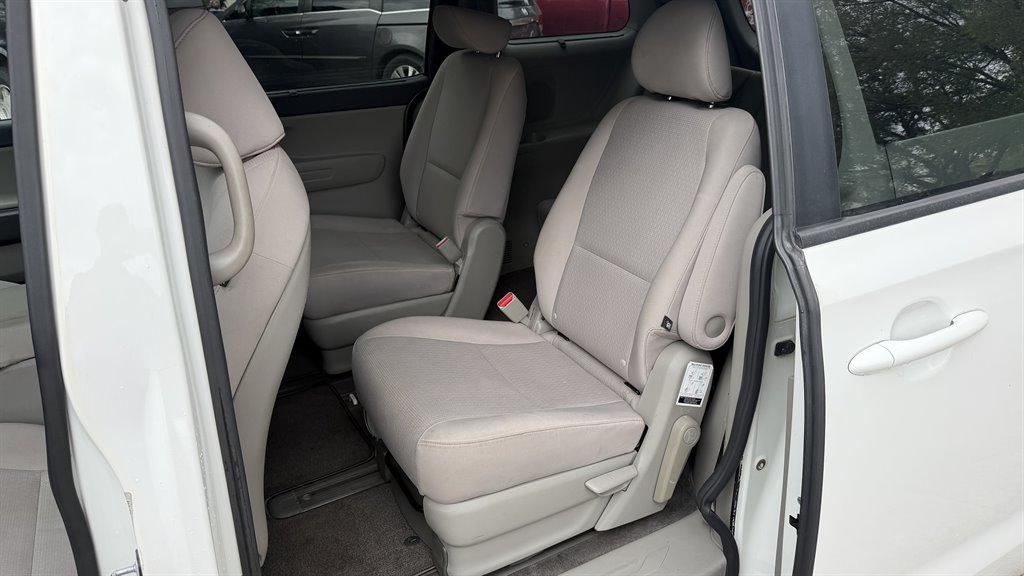 2016 Kia Sedona - $7,995