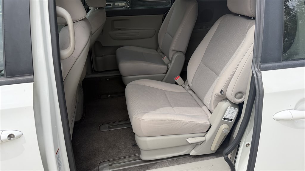 2016 Kia Sedona - $7,995