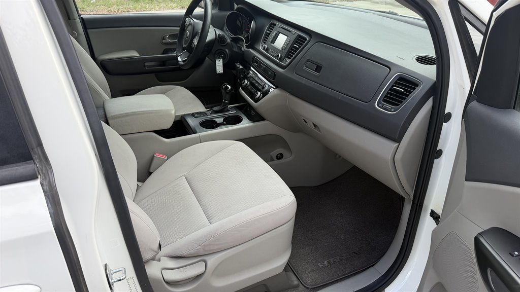 2016 Kia Sedona - $7,995