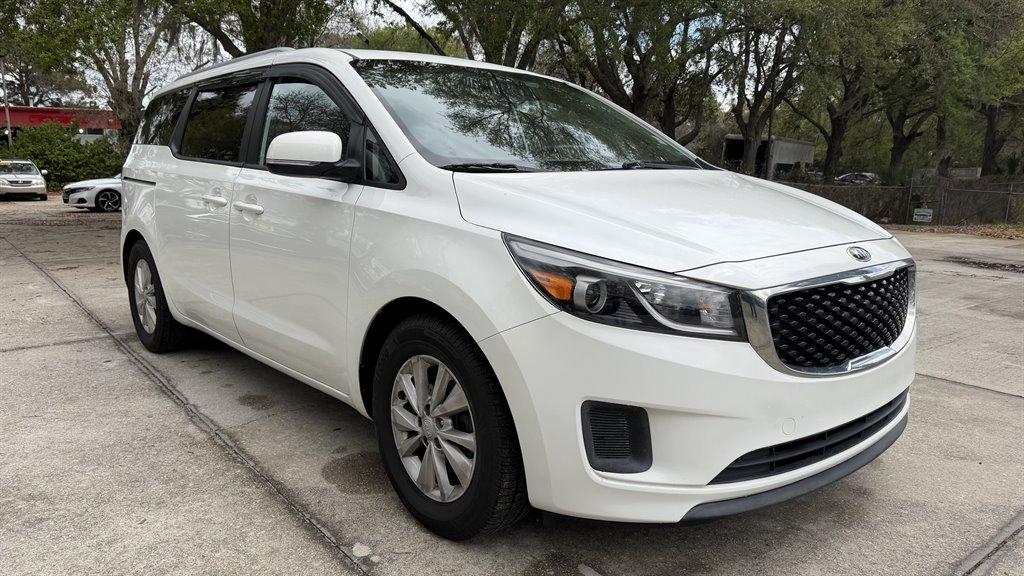 2016 Kia Sedona - $7,995