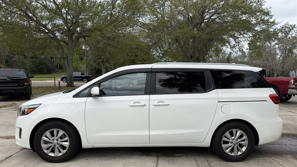 2016 Kia Sedona - $7,995