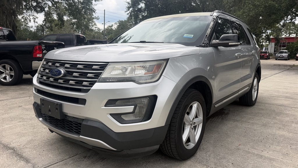 2017 Ford Explorer - $8,995