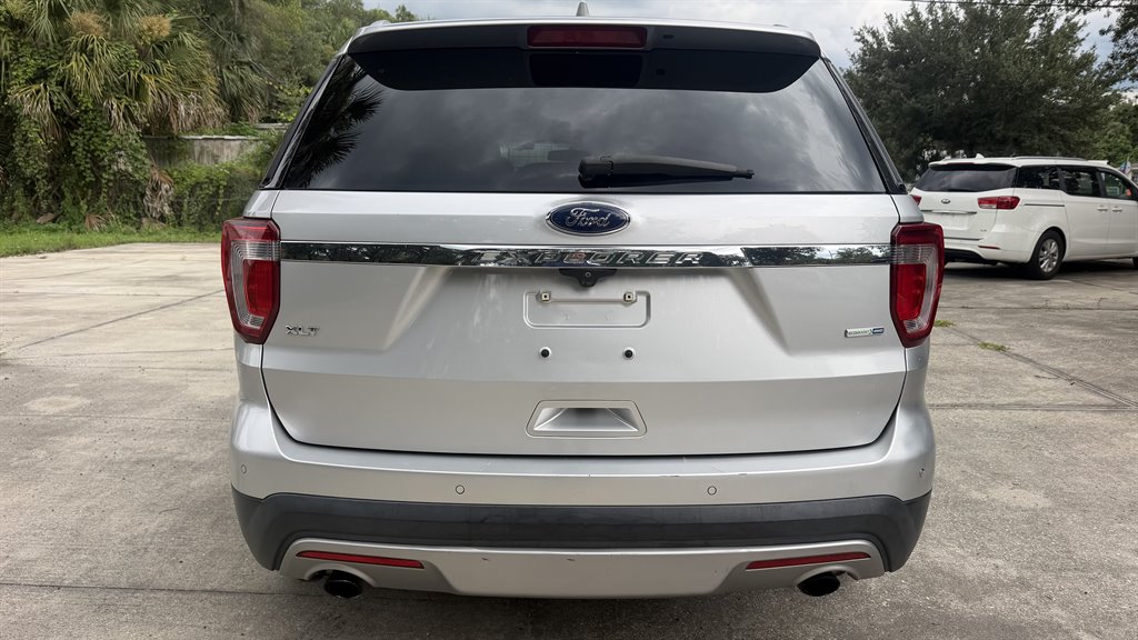 2017 Ford Explorer - $8,995