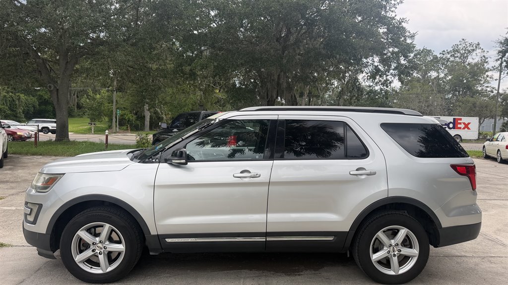 2017 Ford Explorer - $8,995