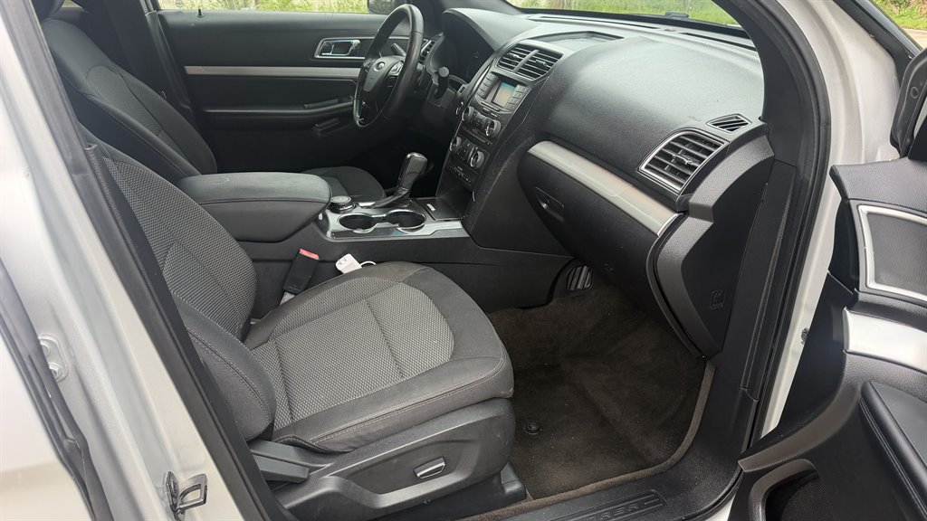 2017 Ford Explorer - $8,995