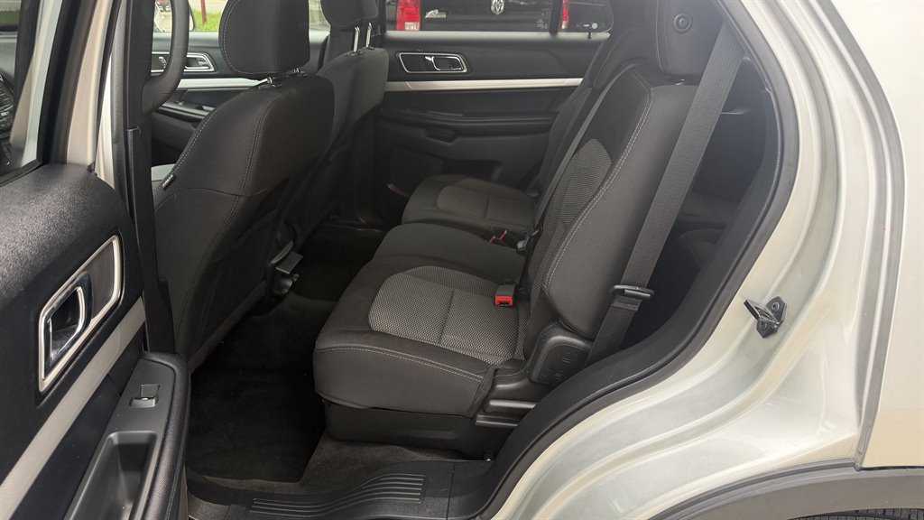 2017 Ford Explorer - $8,995