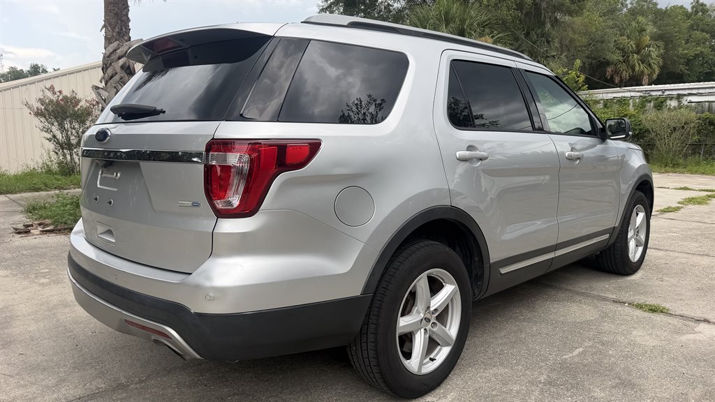 2017 Ford Explorer - $8,995