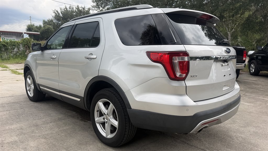 2017 Ford Explorer - $8,995