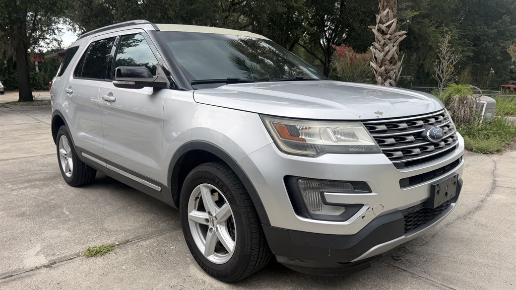 2017 Ford Explorer - $8,995
