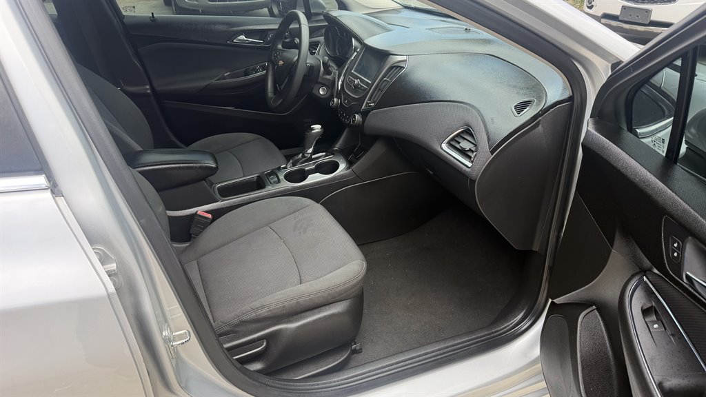 2018 Chevrolet Cruze - $8,500