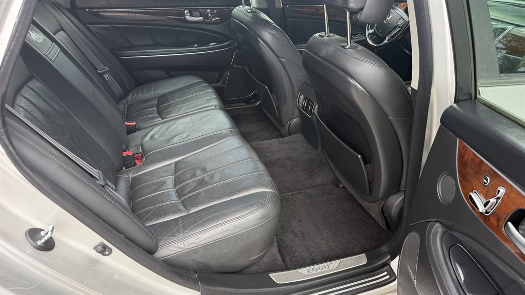 2012 Hyundai Equus - $9,995