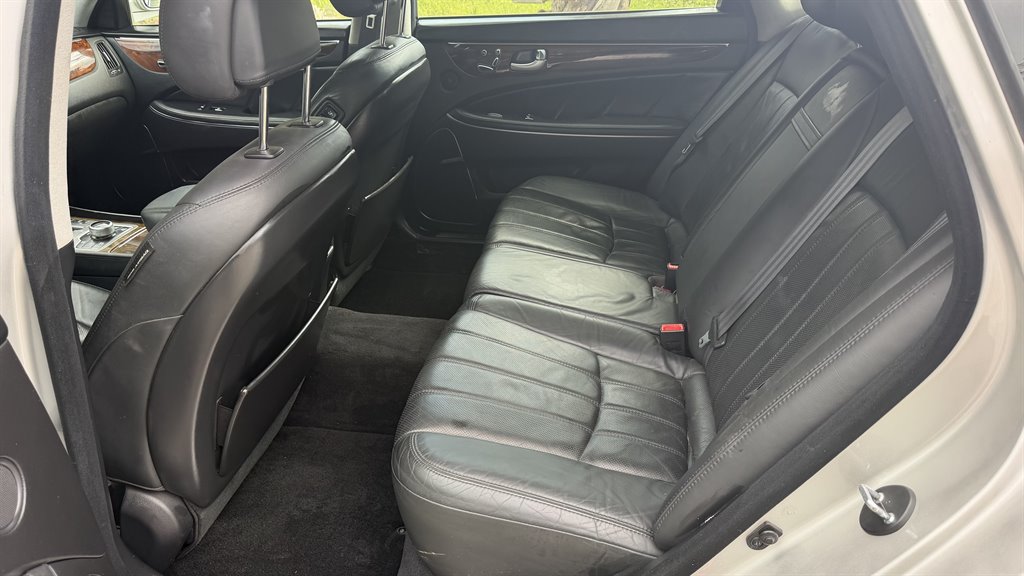 2012 Hyundai Equus - $9,995