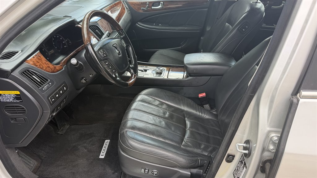2012 Hyundai Equus - $9,995
