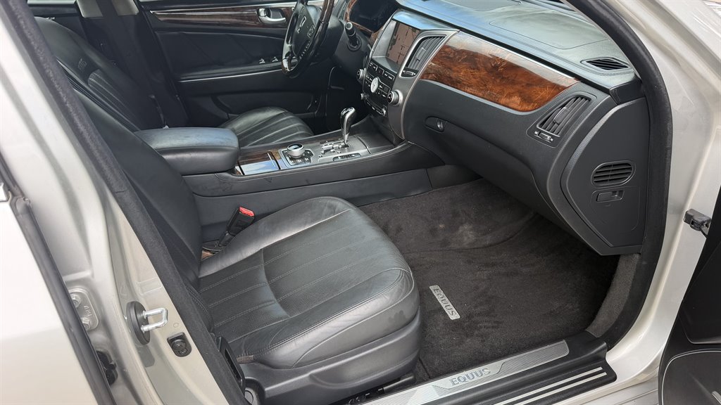 2012 Hyundai Equus - $9,995
