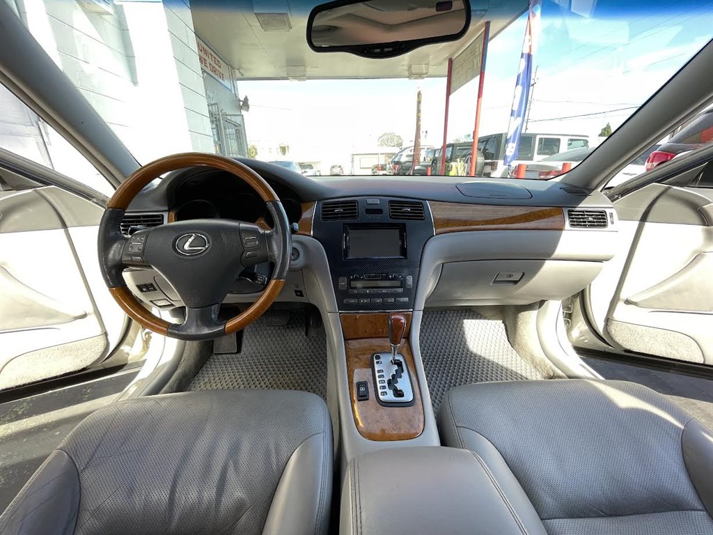 2005 LEXUS ES Sedan - $11,995