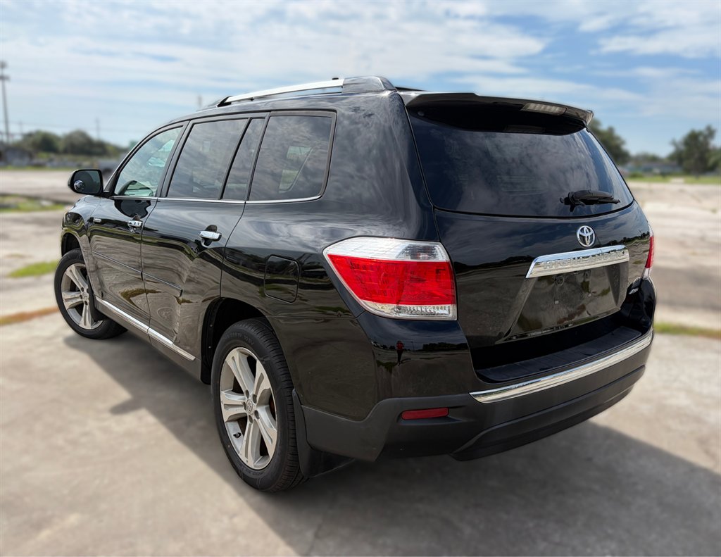 2012 Toyota Highlander - $16,995