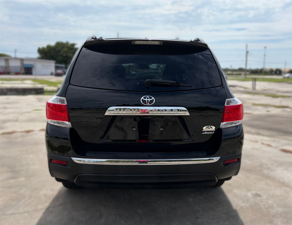 2012 Toyota Highlander - $16,995