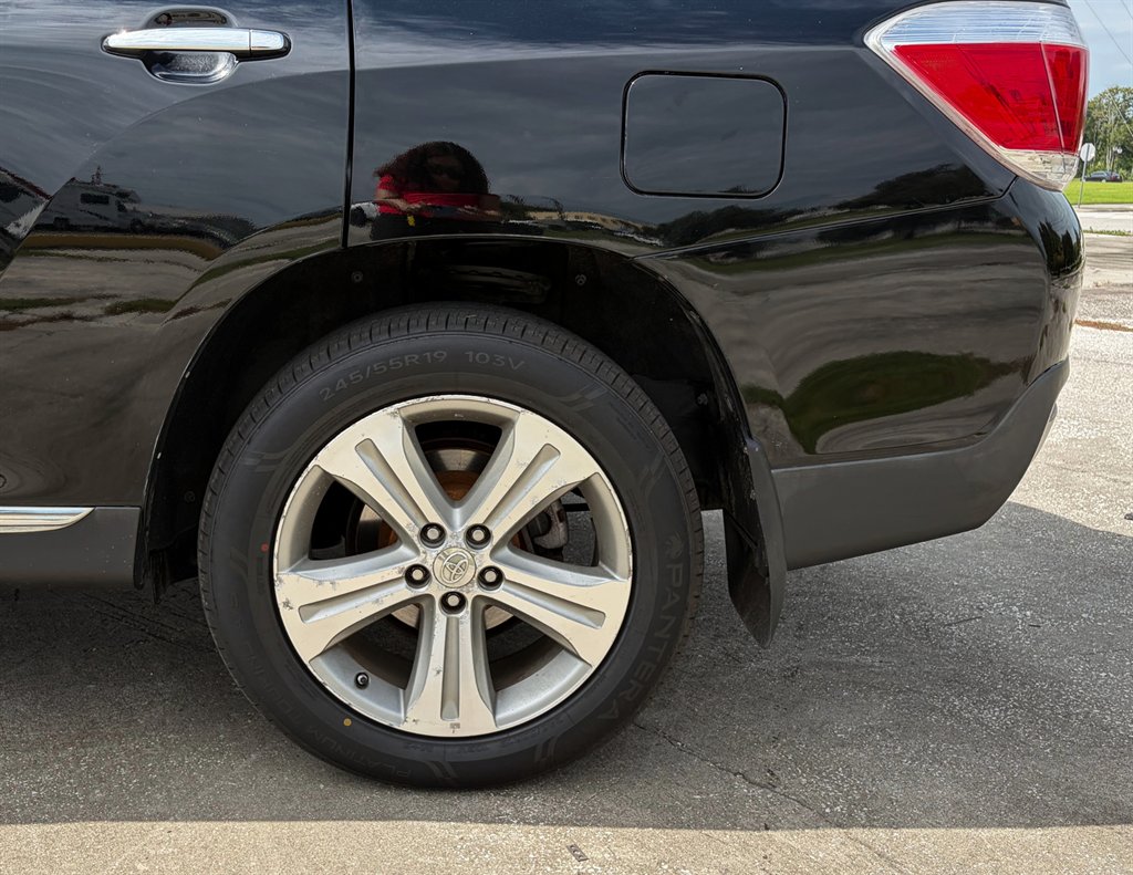 2012 Toyota Highlander - $16,995