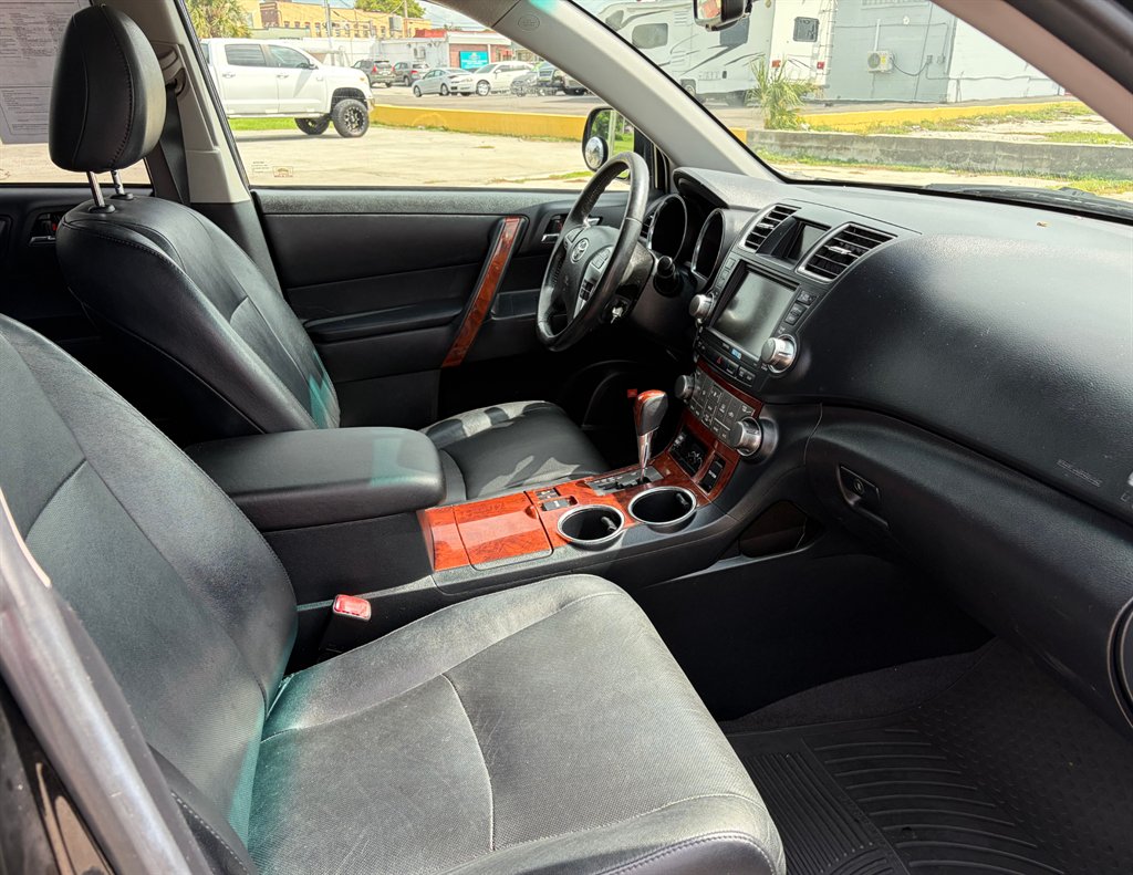 2012 Toyota Highlander - $16,995