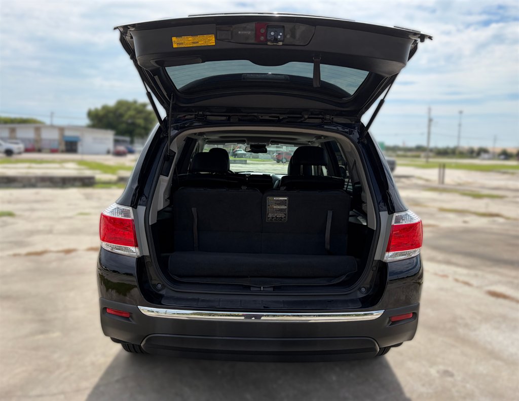 2012 Toyota Highlander - $16,995