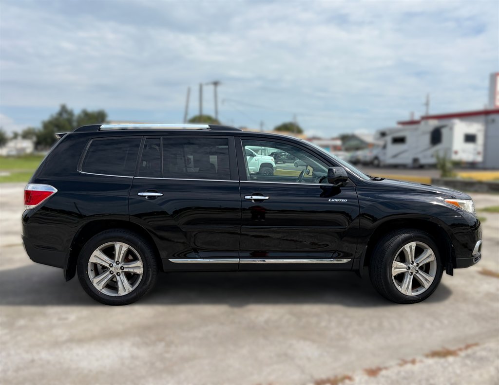 2012 Toyota Highlander - $16,995